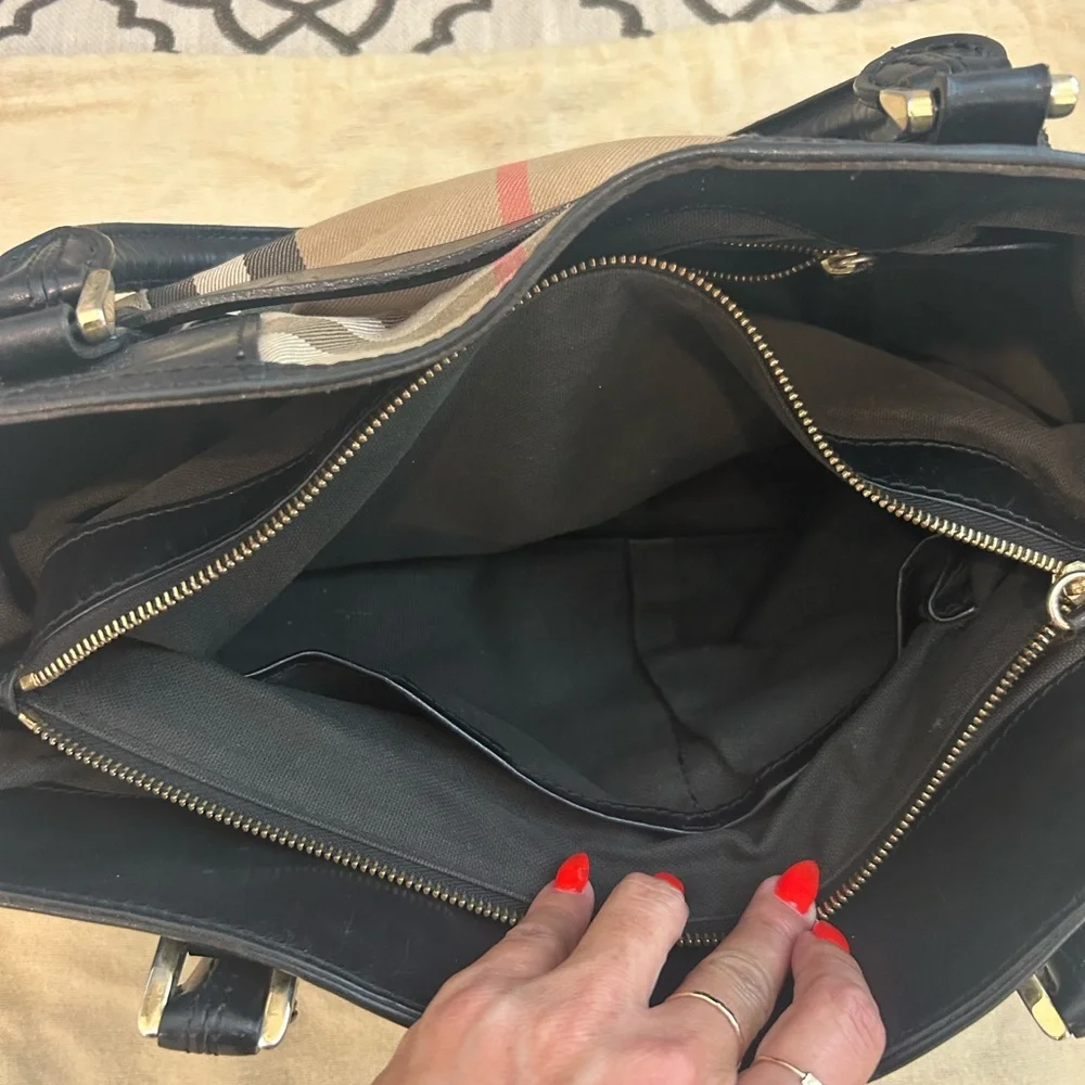 House Check Bridle Calfskin Medium Lynher Tote Black - Picture 3 of 8